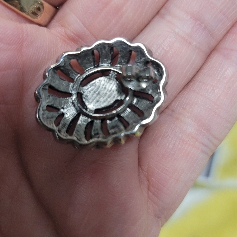 Cute Classic Earrings - Picture 6 of 9